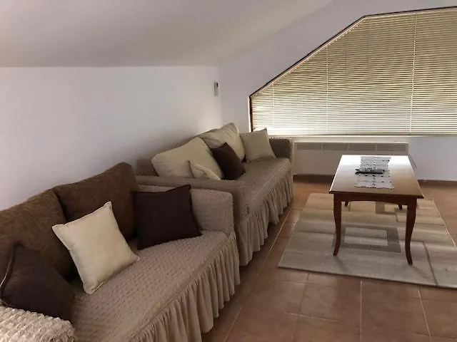 Villa Rocky בית הארחה *